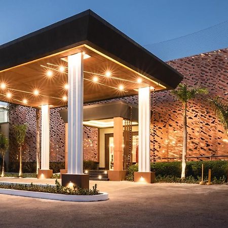 Be Live Collection Punta Cana Adults Only Exteriör bild The entrance of the hotel